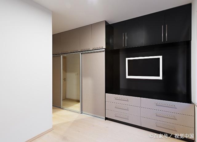 去选“定制衣柜”，，，，，，，，带了设计师闺蜜，，，，，，，，4个问题“问倒”商家